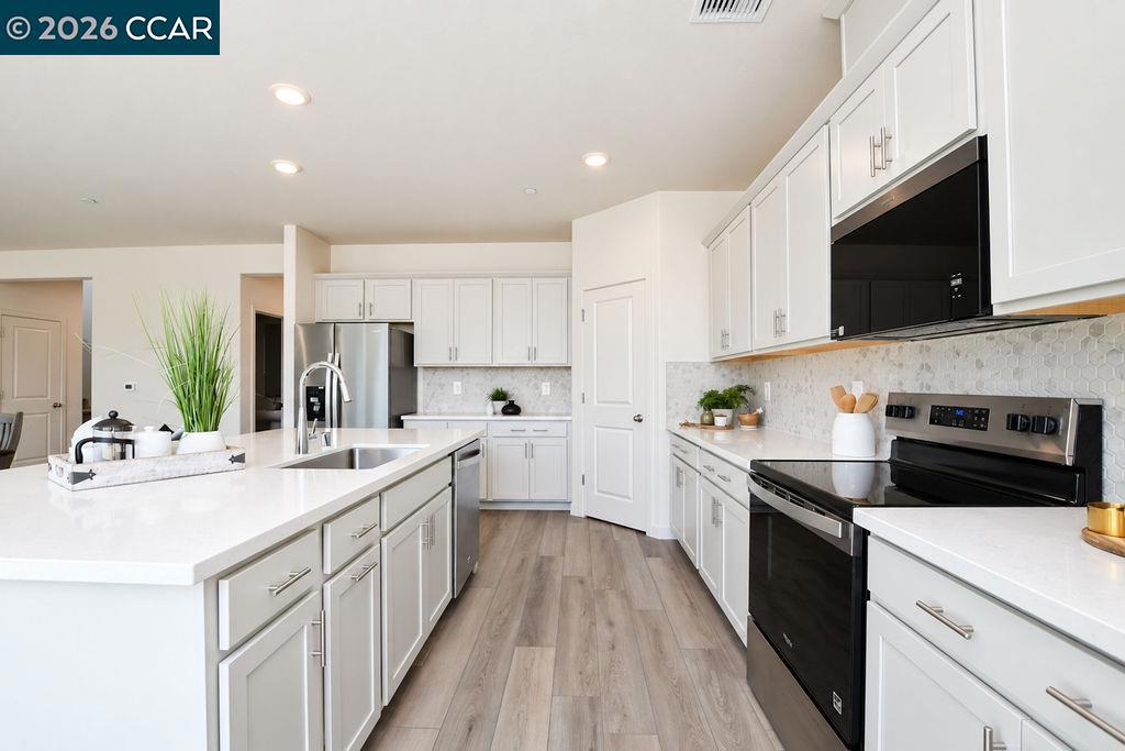 5204 Kestrel