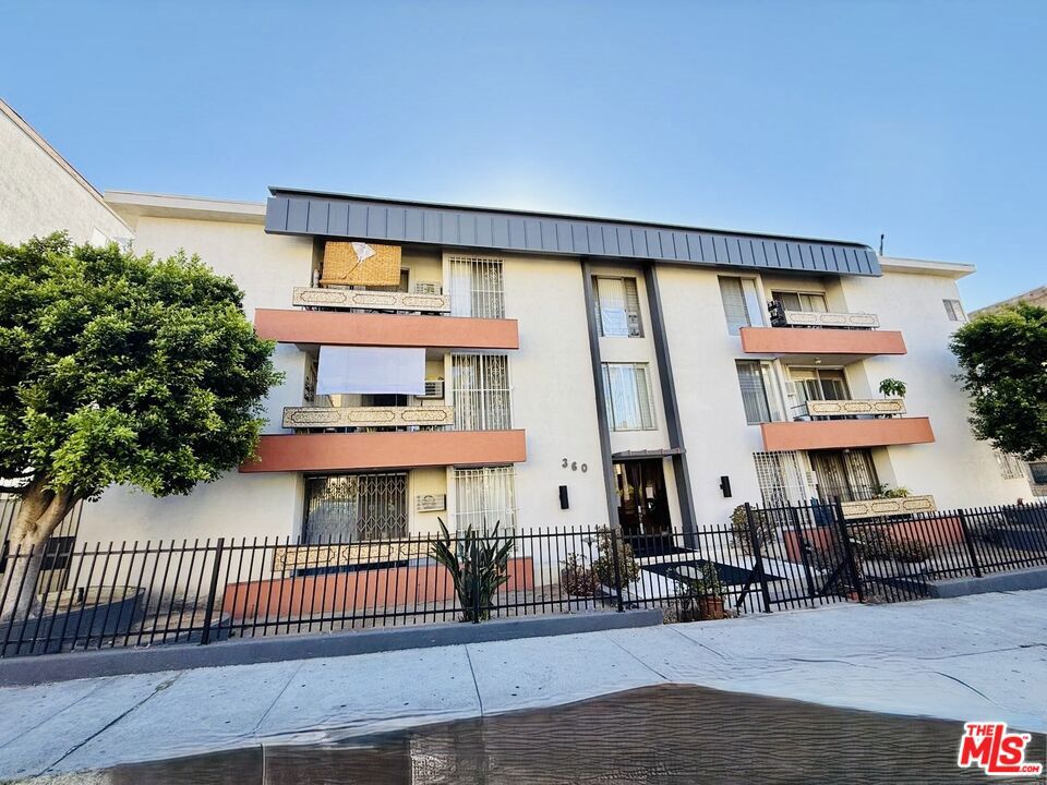 360 S Kenmore Avenue 305