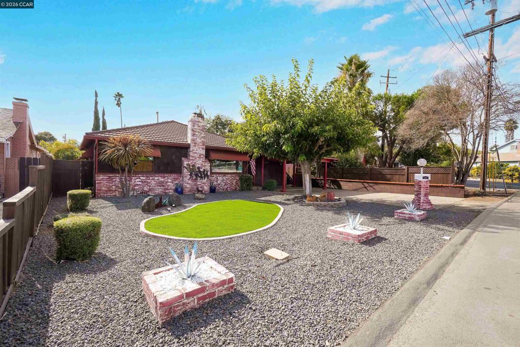 1193 Almendra Court