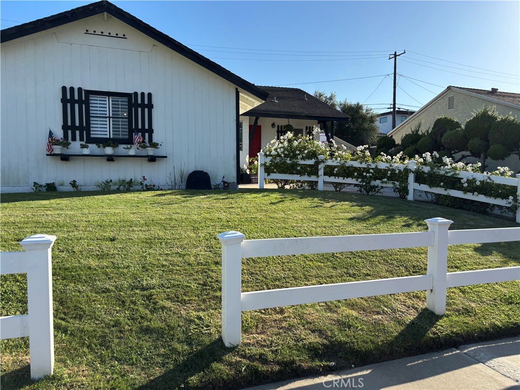 4924 W Carson