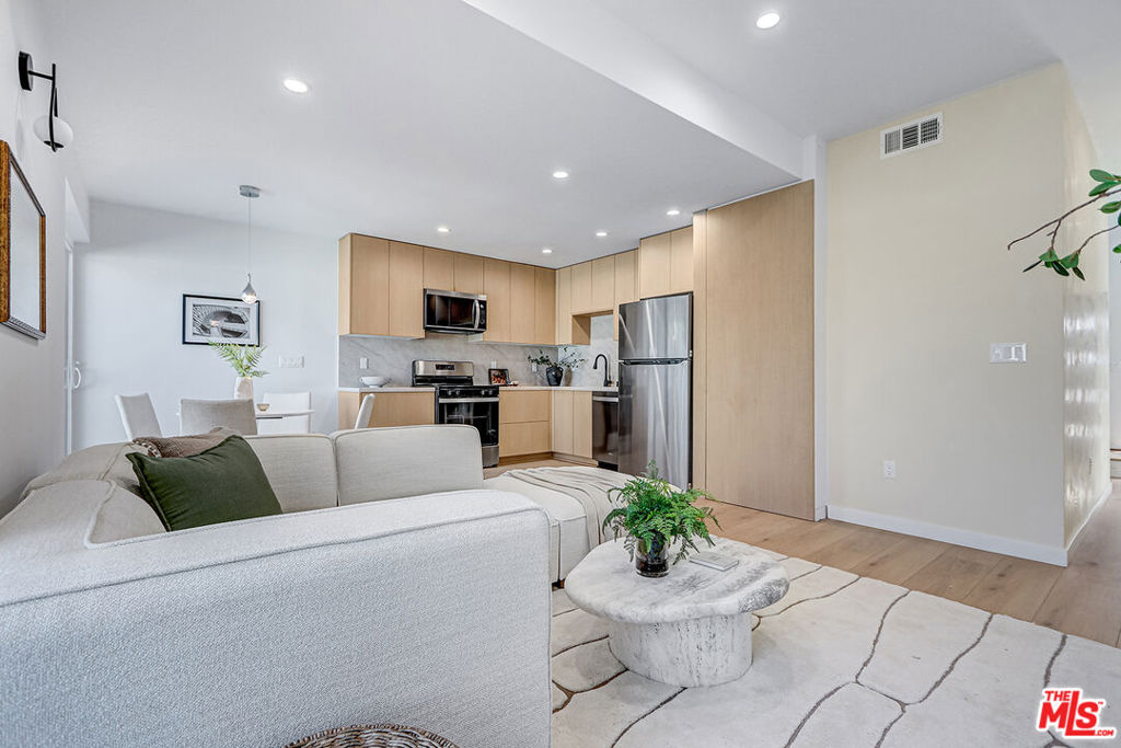 2813 1/2 12th Ave