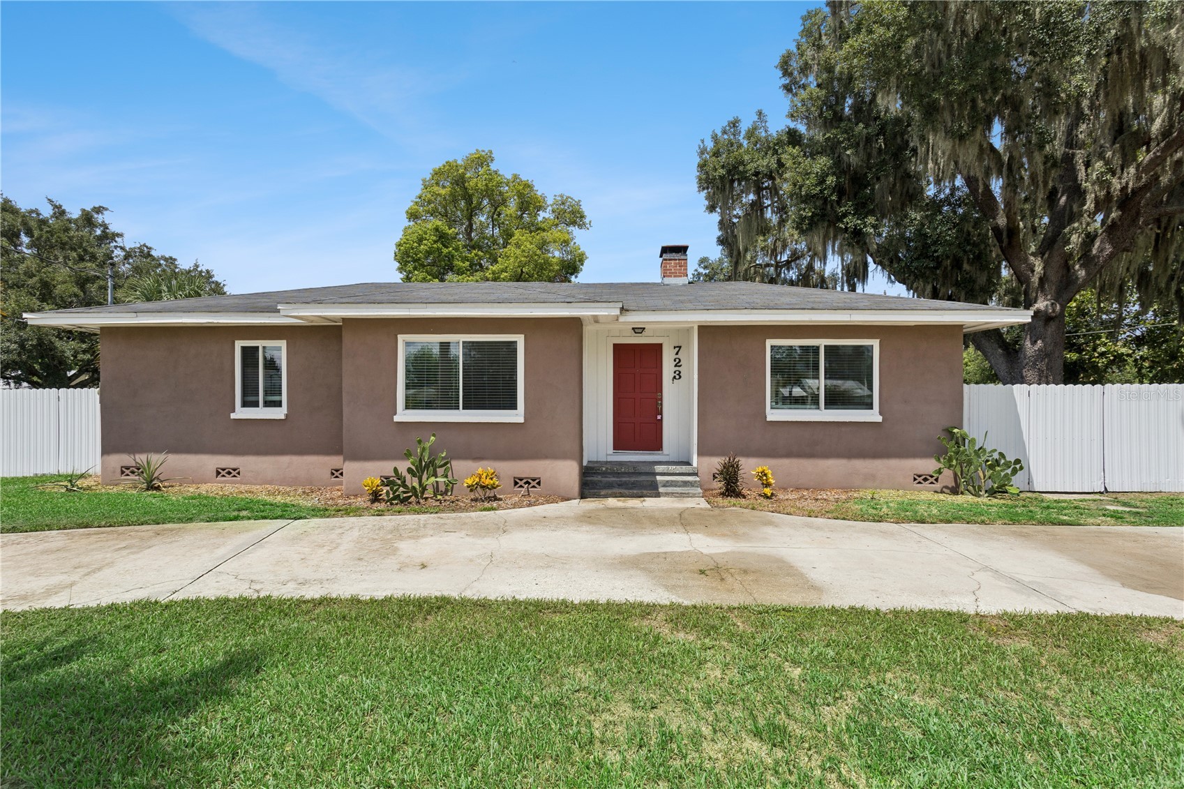 723 ROCKINGHAM Avenue, Tavares, FL, 32778 — assumable VA mortgage at 6.95%