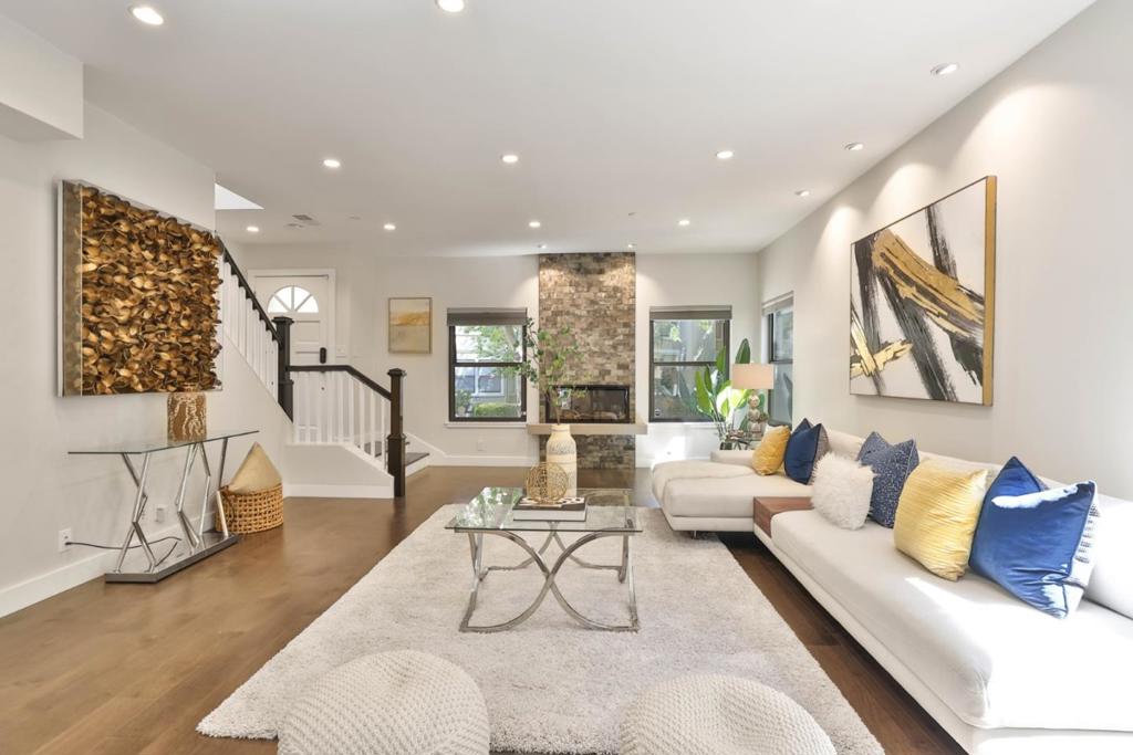 919 La Mesa Terrace E