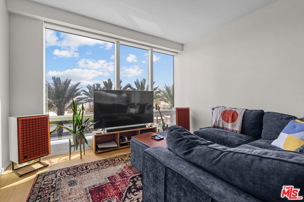 877 Francisco Street 1112