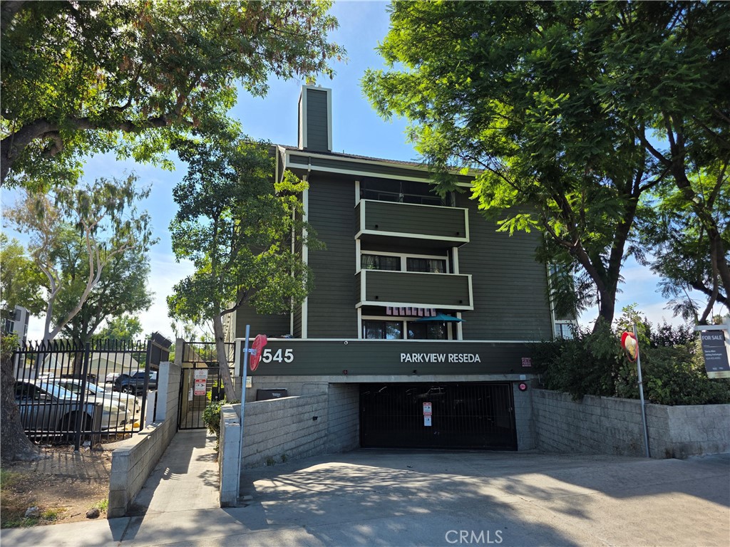 6545 Reseda 3