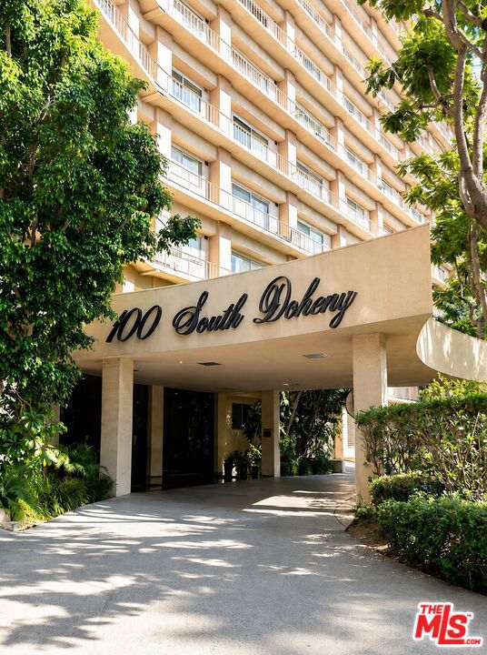 100 S Doheny Drive 519