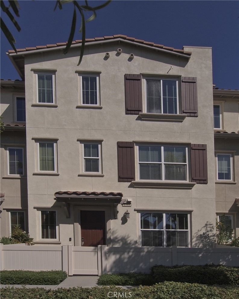 1581 E Lincoln