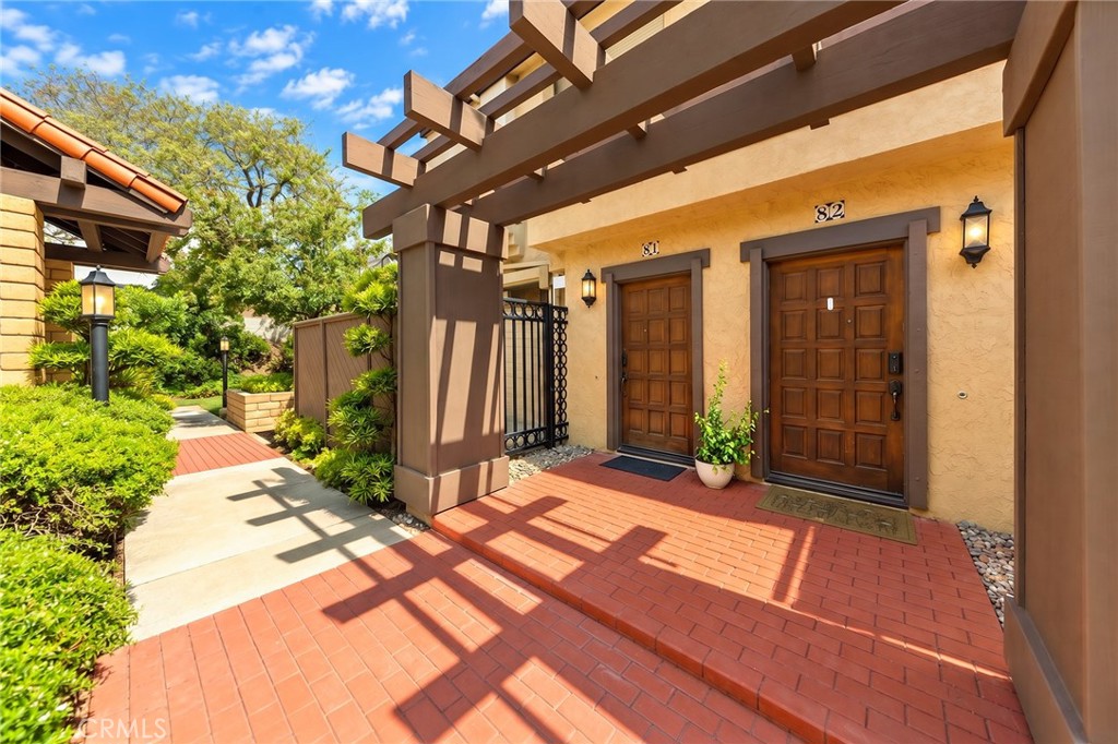 517 S Almansor 81
