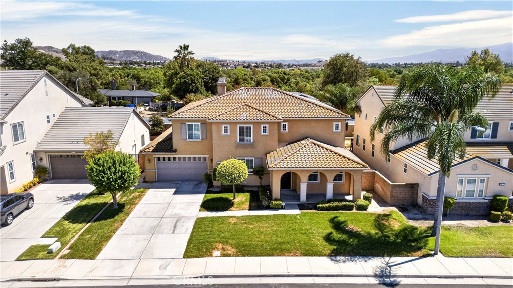 8122 River Bluffs