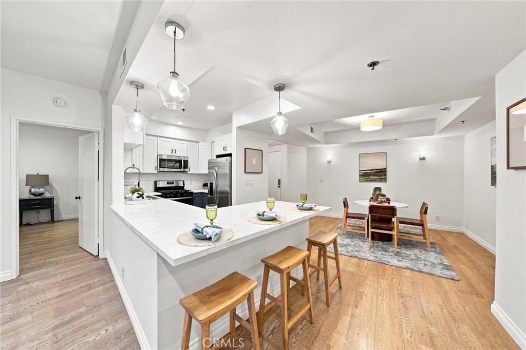 2222 N Beachwood Drive 105