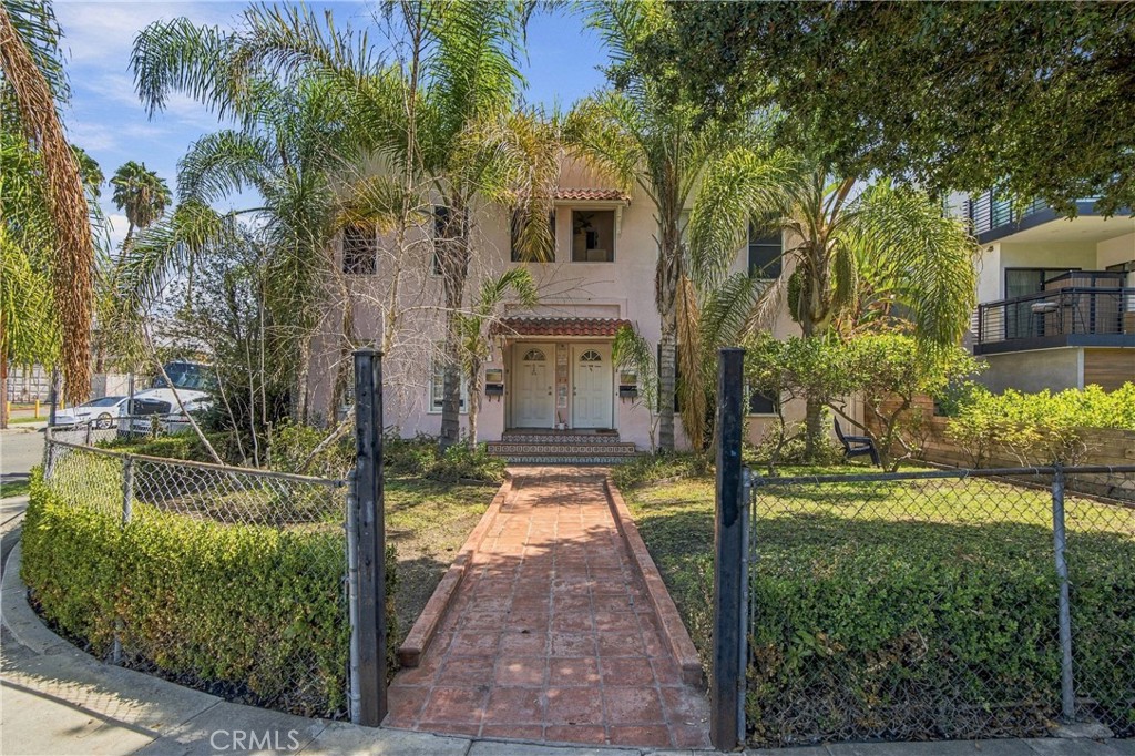 846 N Harvard Boulevard