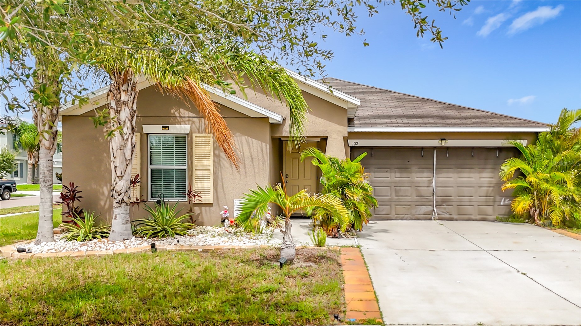 102 CASCADE BEND Drive, Ruskin, FL, 33570 — assumable FHA mortgage at 4.52%