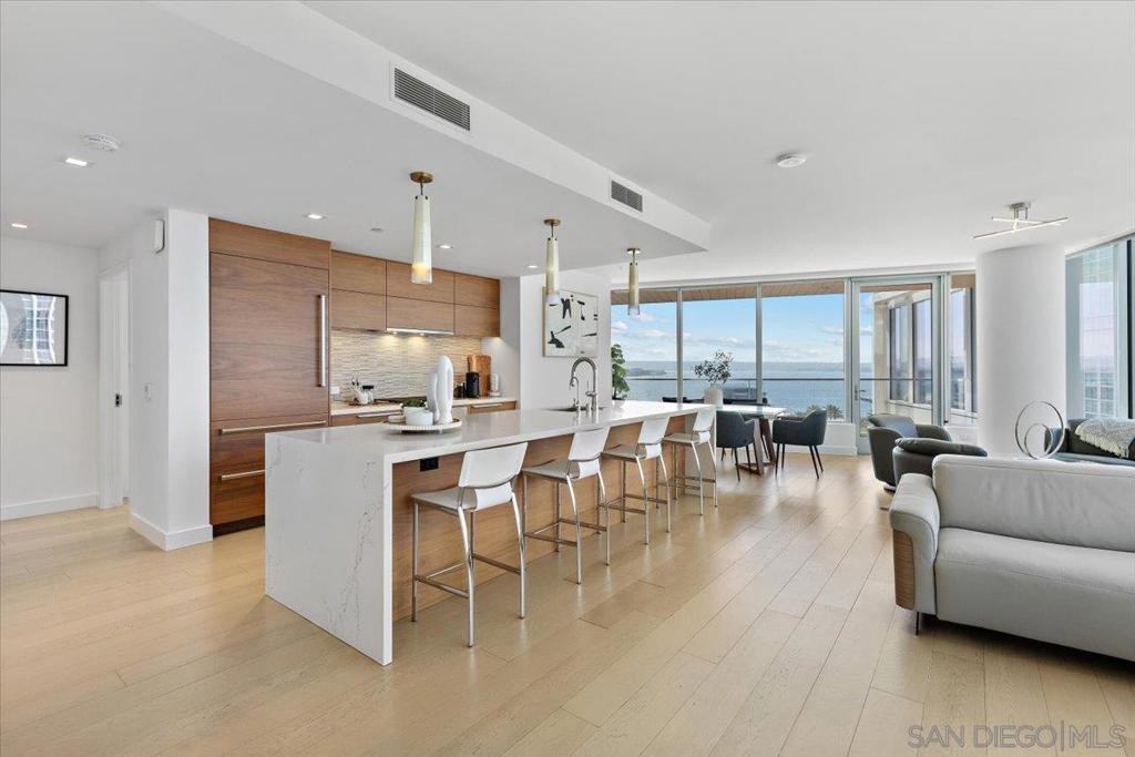 888 W E St 1001