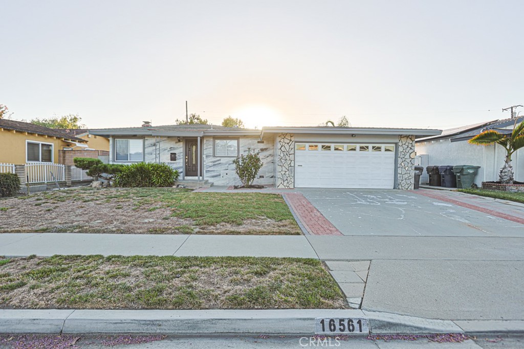 16561 Monroe