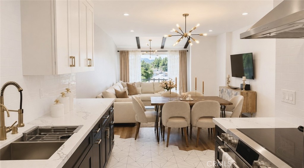 12720 Burbank 305
