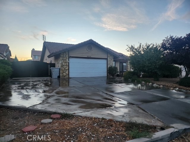 8558 Valley View