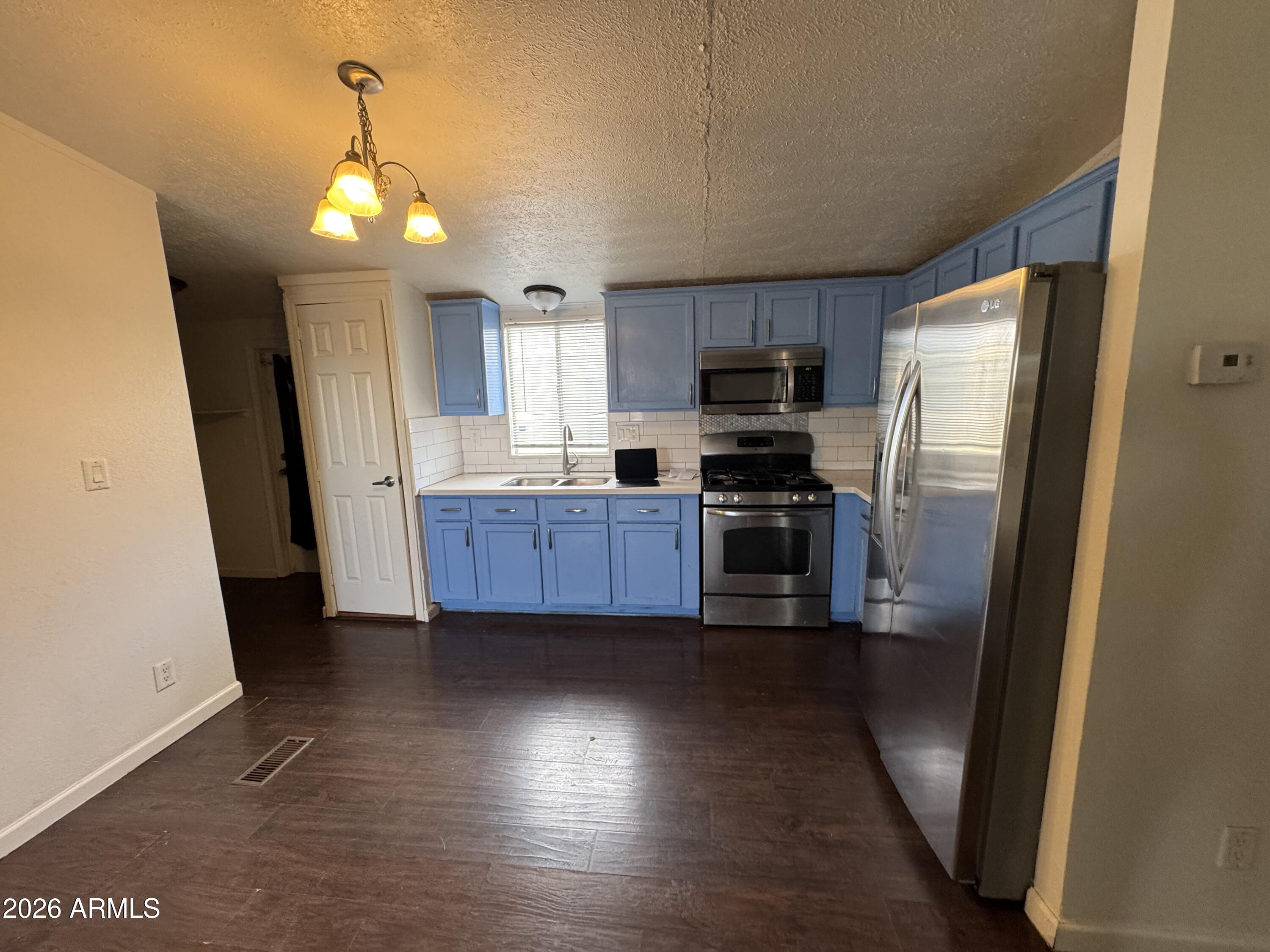 1221 N DYSART Road 44, Avondale, AZ 85323