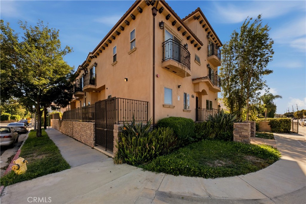 14702 Magnolia Boulevard 105
