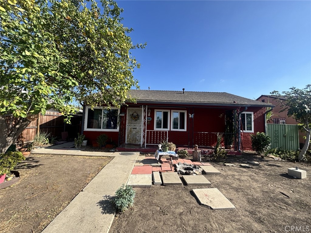 2314 W Alondra
