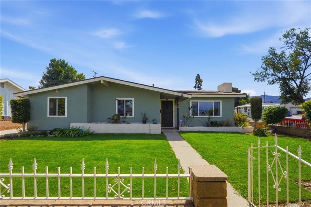 228 W Hacienda