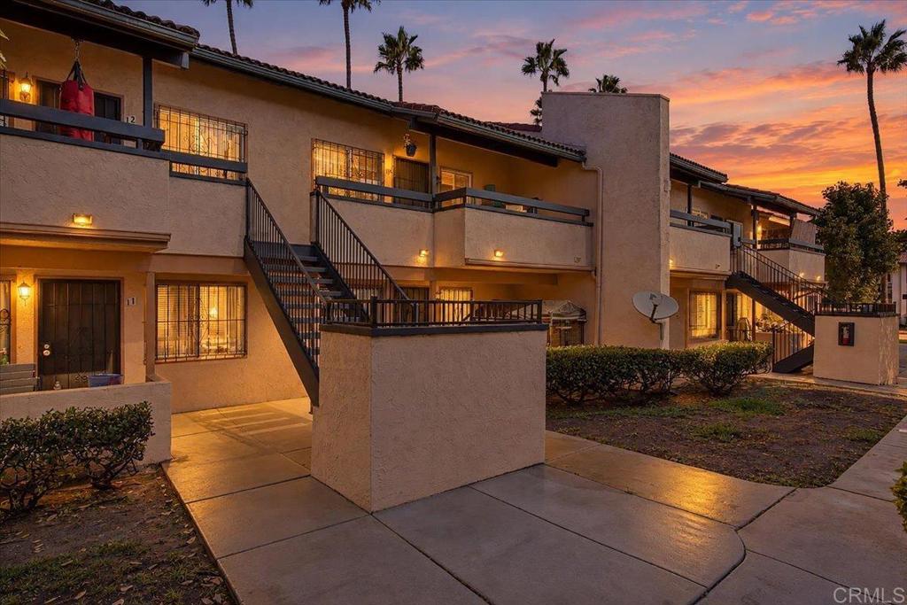 875 W San Ysidro Boulevard 14