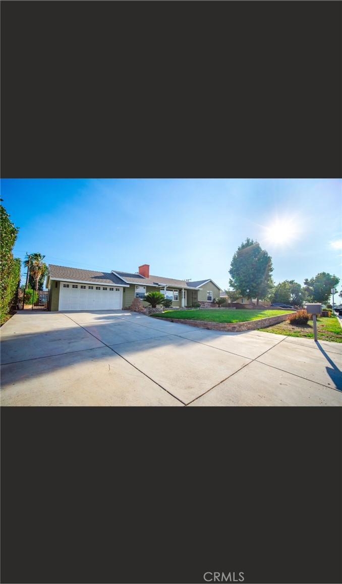 2128 E Larkwood