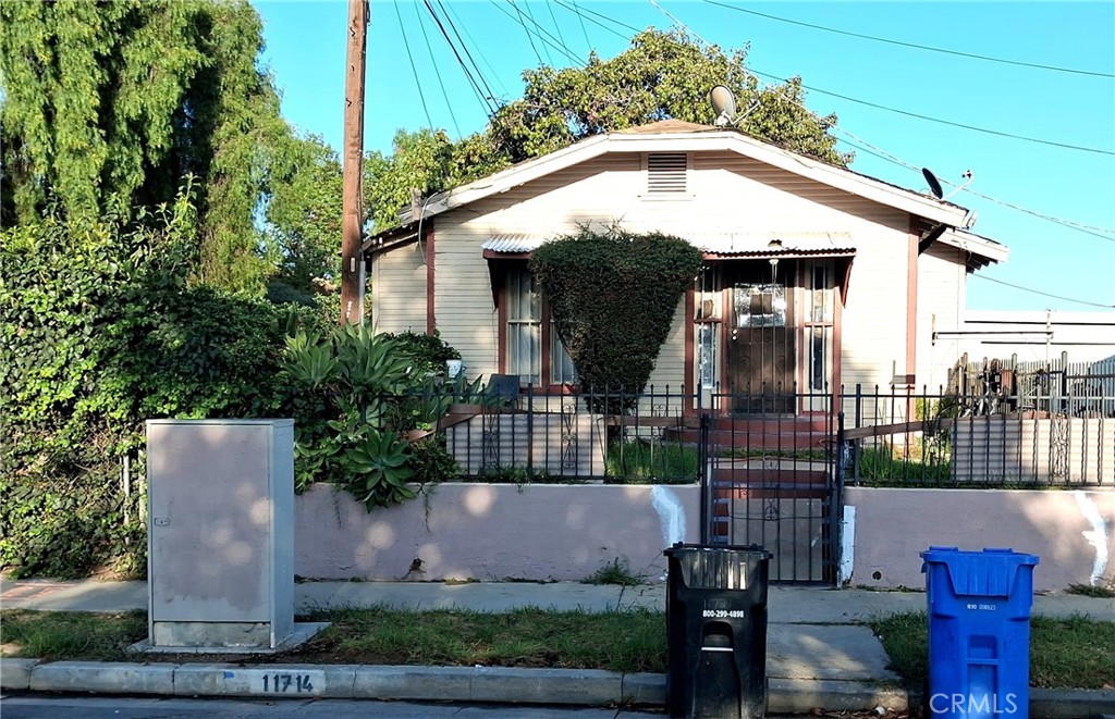 11714 S San Pedro