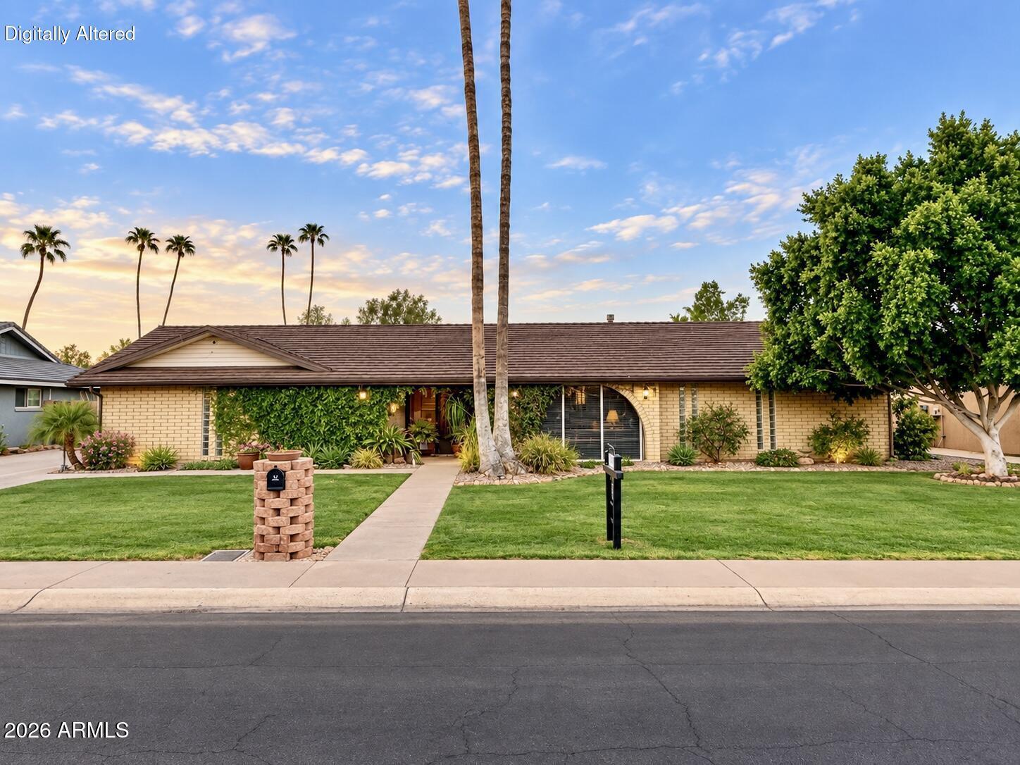 19 E CANTERBURY Court, Phoenix, AZ 85022