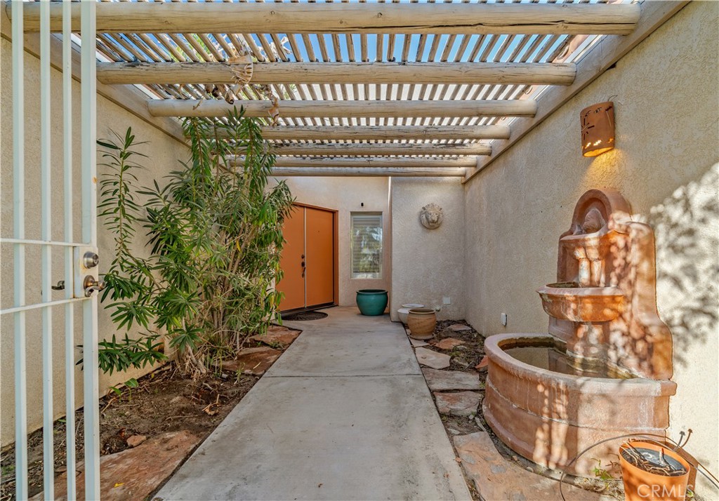 1820 E Racquet Club