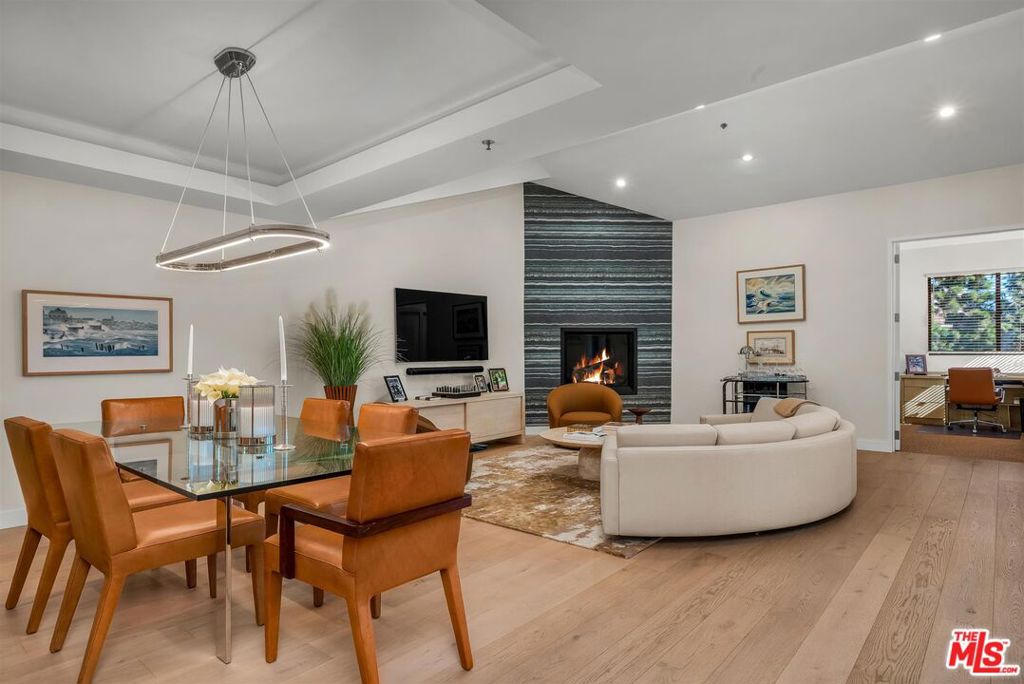2122 Century Park Lane 402