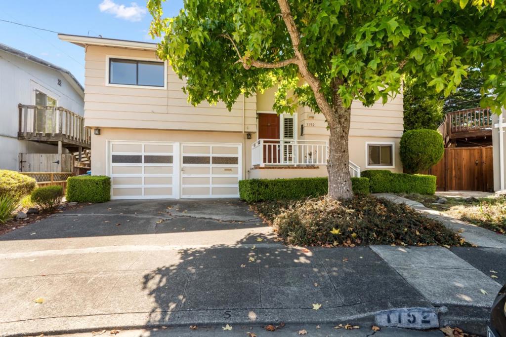 1152 Dulles Court