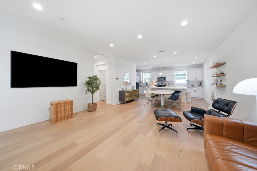 6931 Magnolia