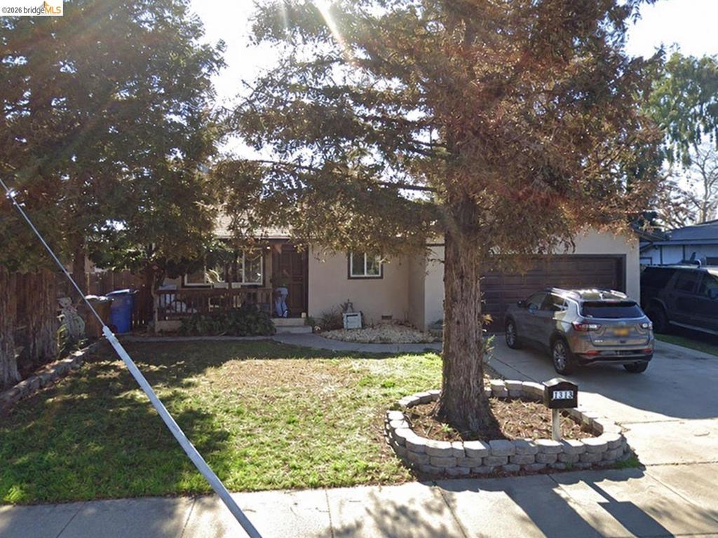 1118 Dainty Avenue