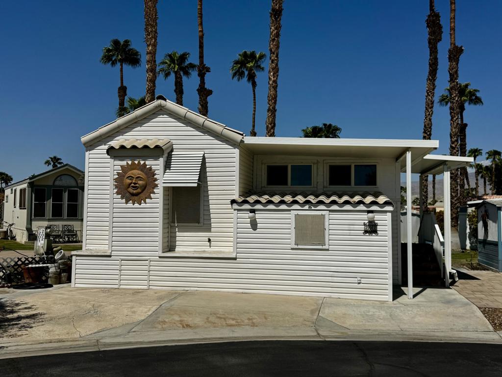 84136 Avenue 44 202