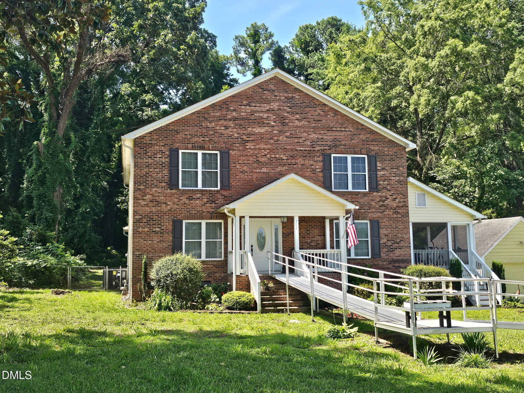 711 E Sunrise Avenue, Thomasville, NC 27360