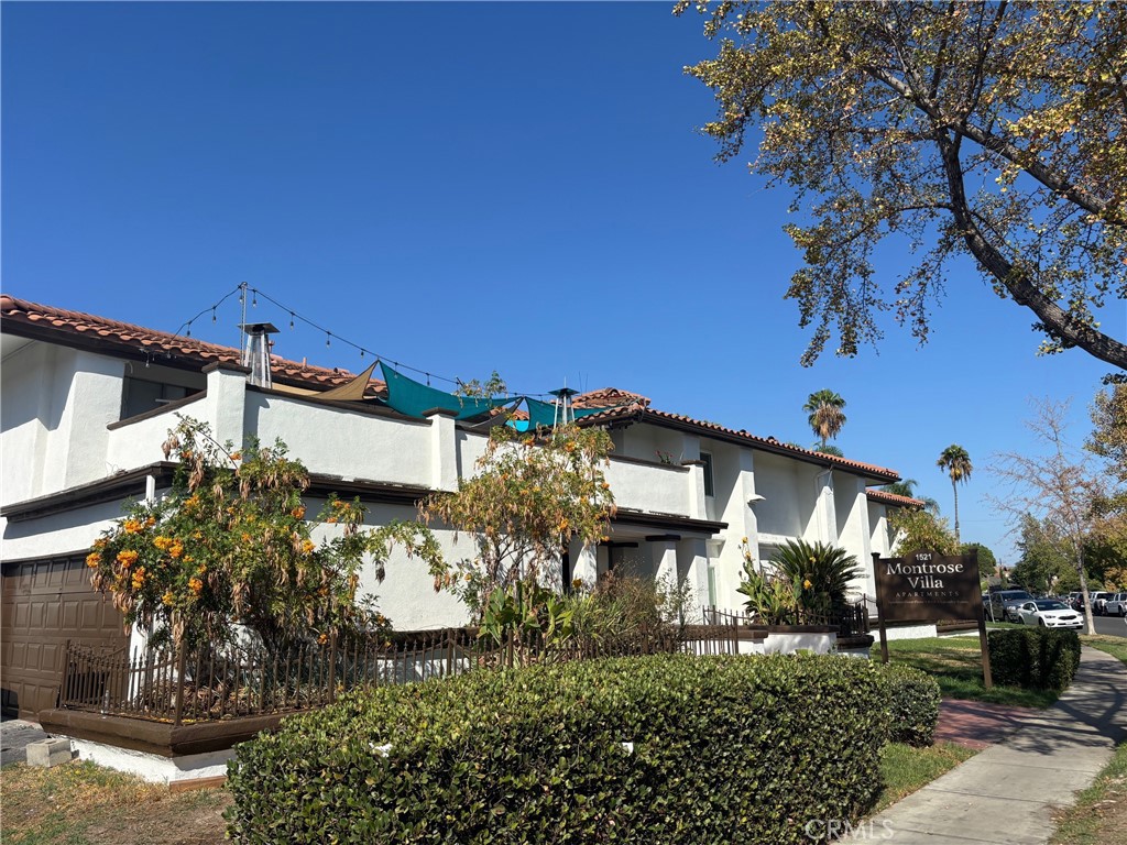 1521 E Canfield