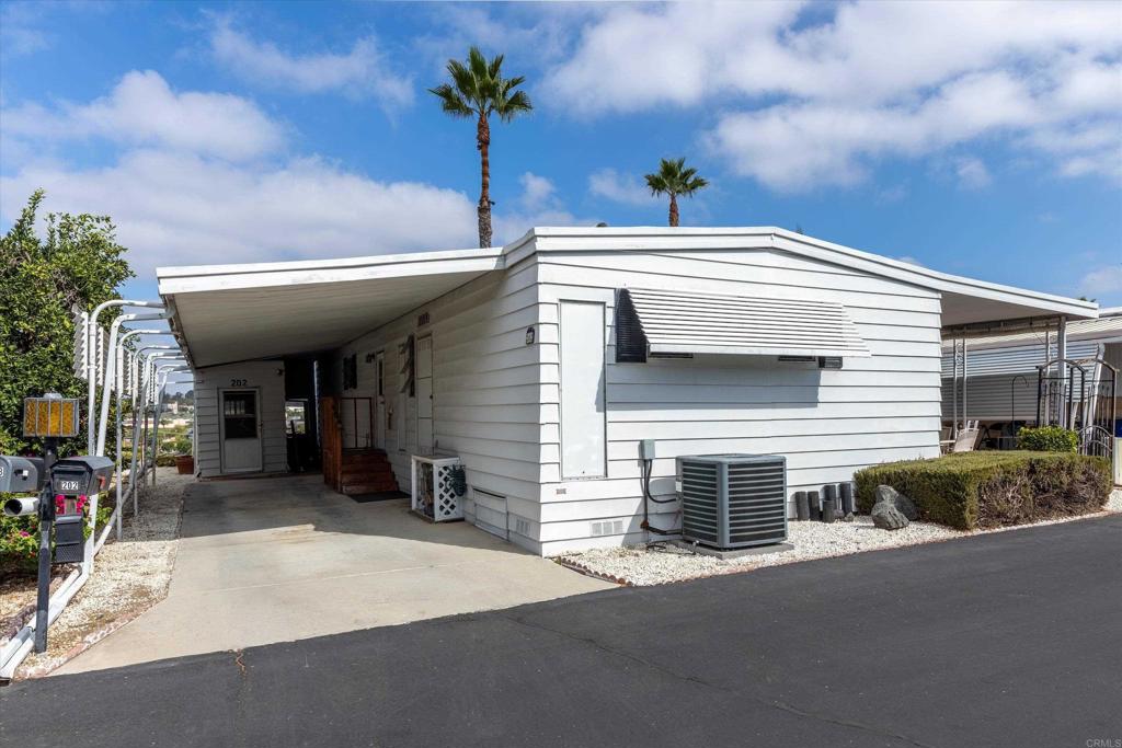 718 Sycamore Ave 202