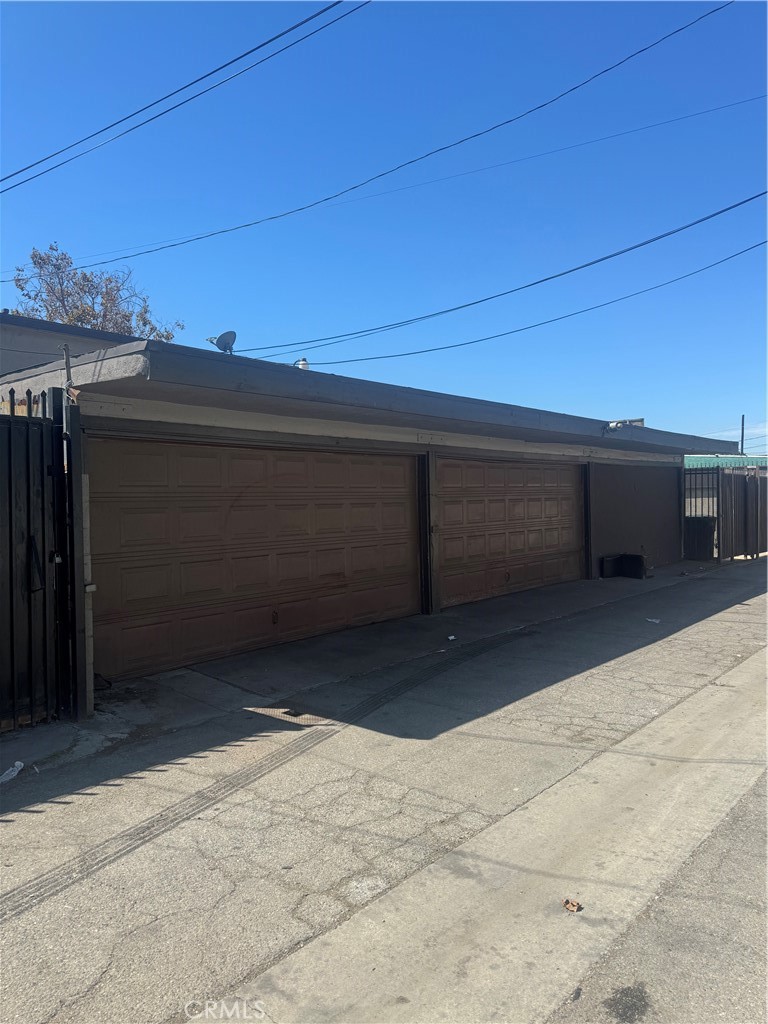 4623 E Compton
