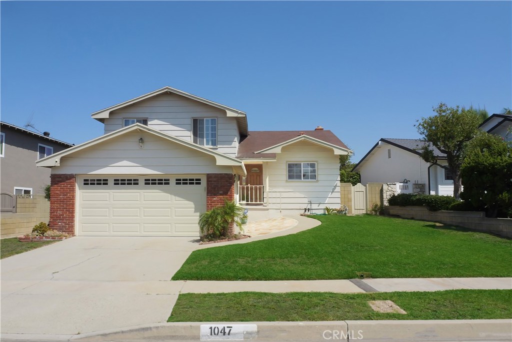 1047 Ashbridge