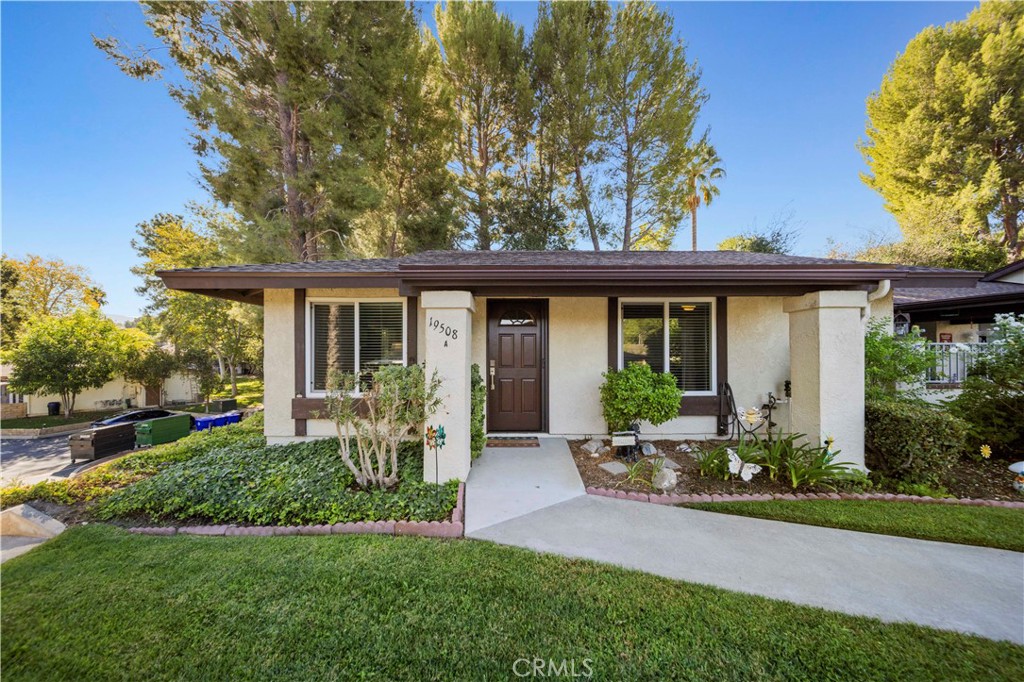 19508 Avenue Of The Oaks