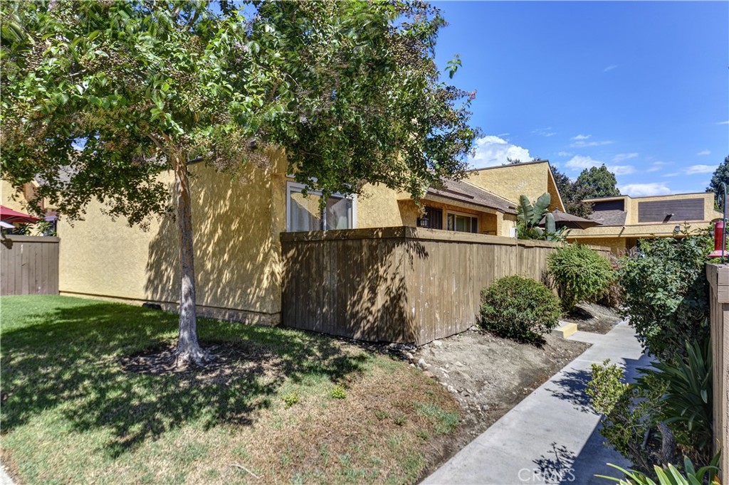 435 W 9th E1