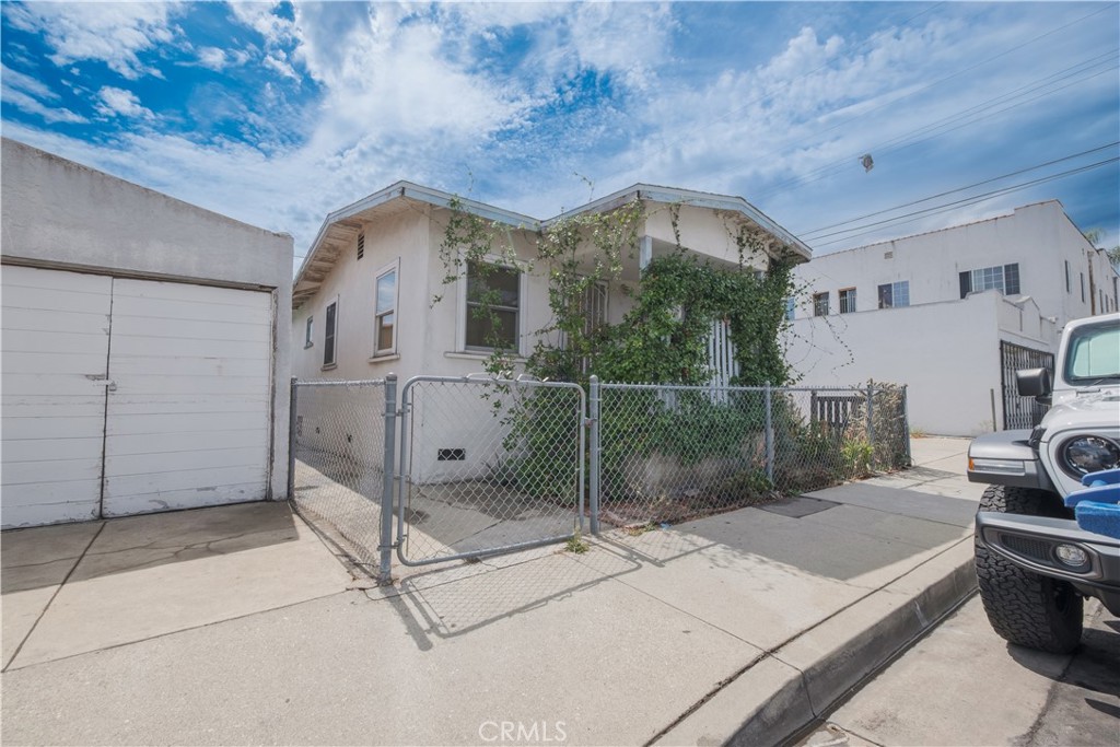 5716 Hubbard