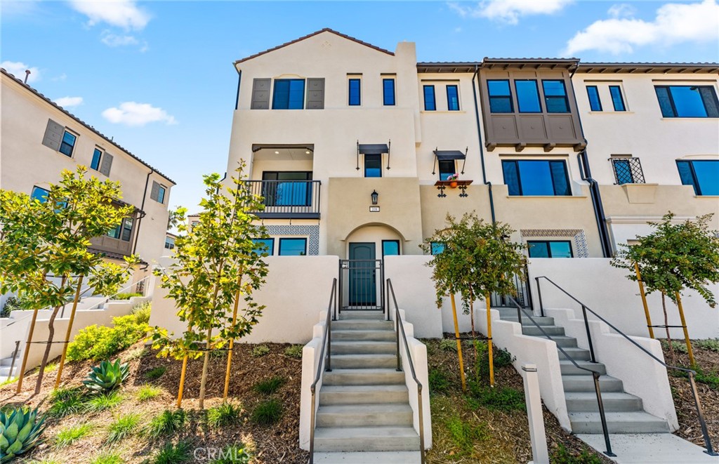 108 Pickwick Lane Court