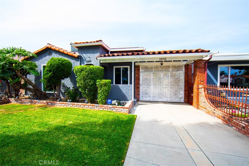 1919 W 82nd