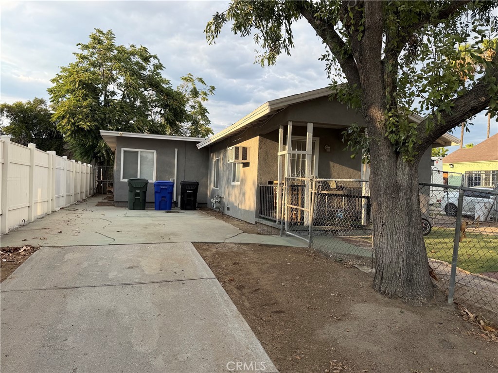 114 E Court