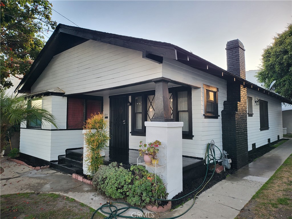 1209 S Grand
