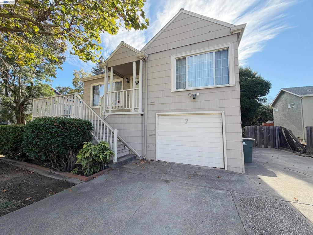 7 Howard Ave