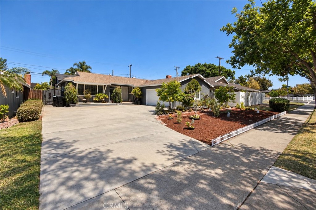 1521 W Crone