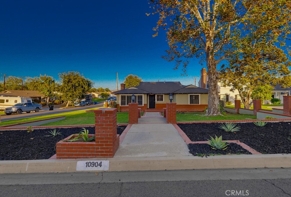 10904 La Mirada Boulevard