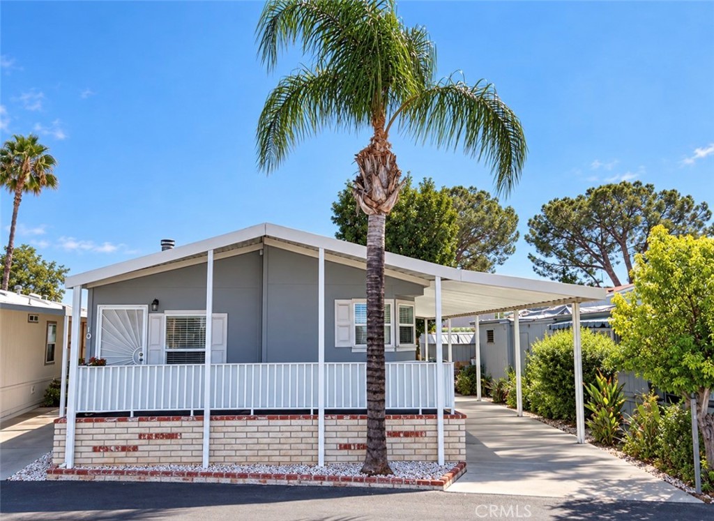220 S Elk Street 101